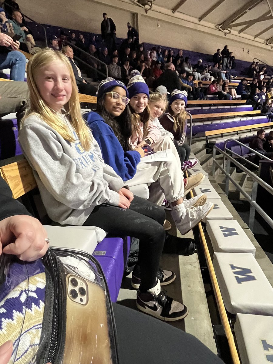 emilyfmoore80's tweet photo. #GoHuskies https://t.co/Cip4hXZufj