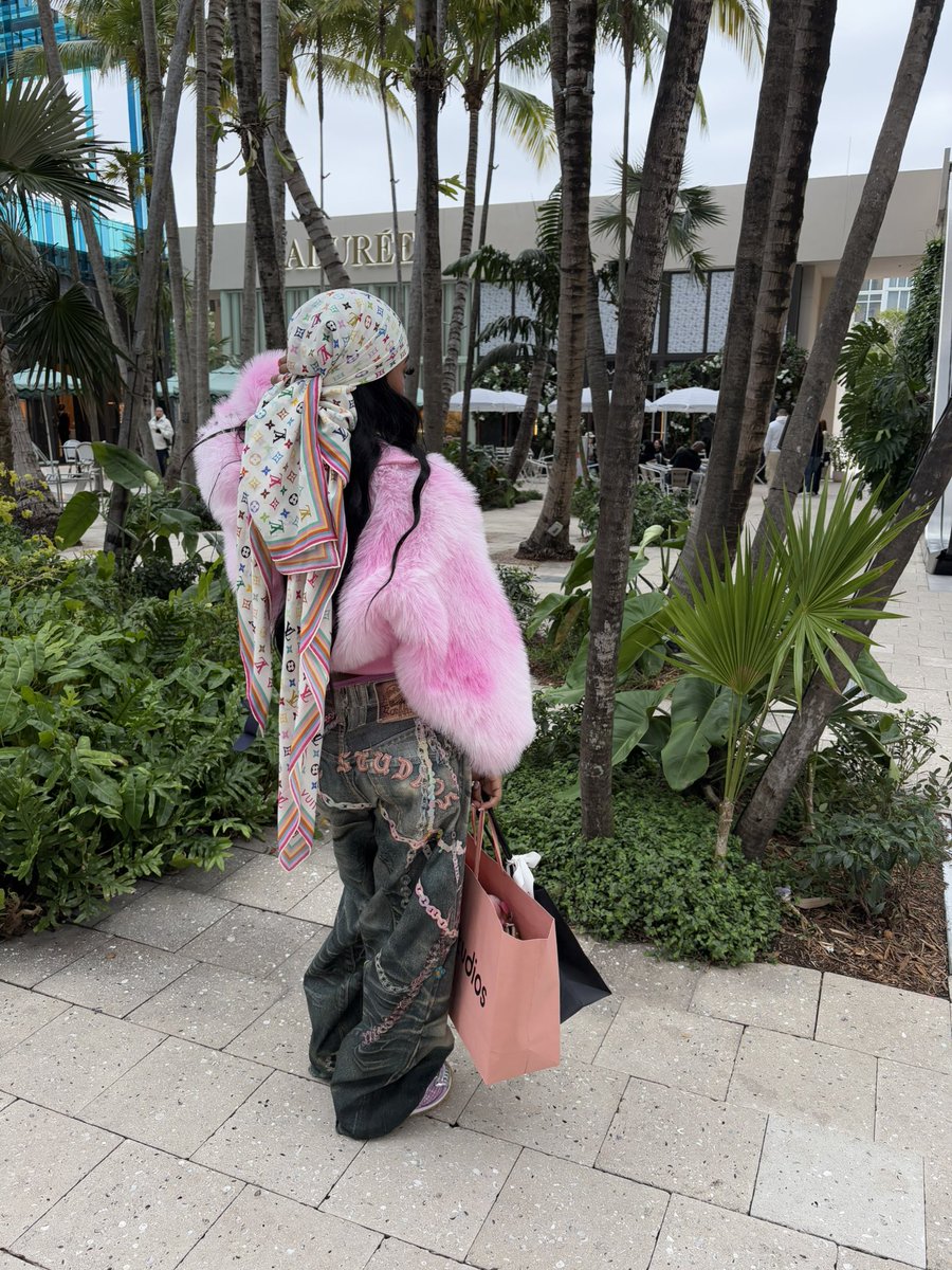 L ˚୨୧⋆。˚ ⋆ tweet media