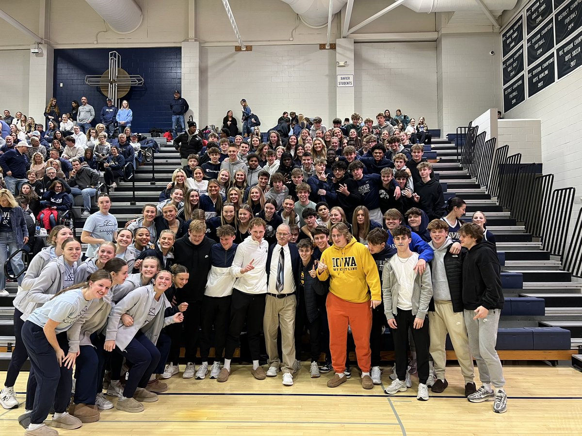 Blessed to honor 40 YEARS of the hall of fame career of Coach Lilly tonight before he enjoys a well-deserved retirement! #ForeverASaint #BeXceptional #WeAreXavier