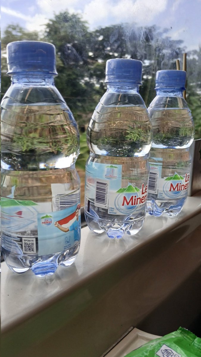 didit_malang's tweet photo. Terimakasih buat @kai121 sudah ajak ke stasiun Gundih dengan pesona alam yang bagus.ehh masih dikasih air minum gratis. Walaupun terlambat tapi hati senang. #AmbarawaEkspres https://t.co/xpbD2SvQHf