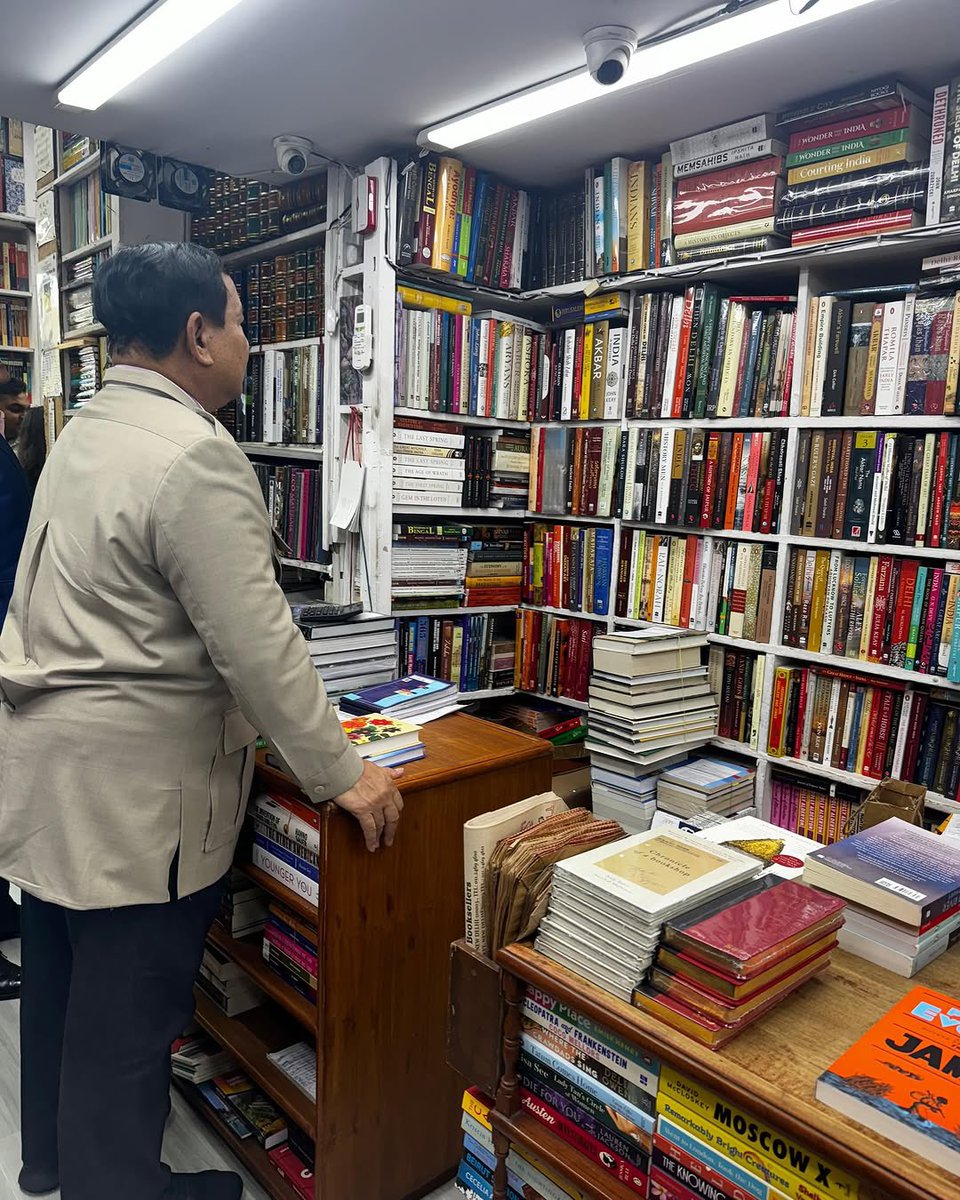 sidhant's tweet photo. Indonesia President Prabowo Subianto visits his 'favourite' book store in Delhi https://t.co/z7gonYXSmf