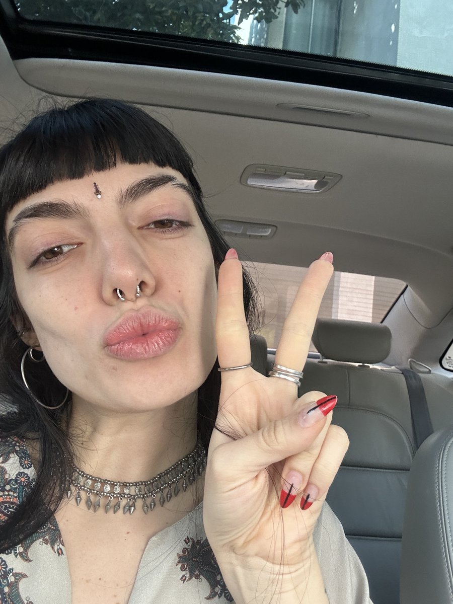 LizzLoovingitt's tweet image. Peace and love everyone 
✌️