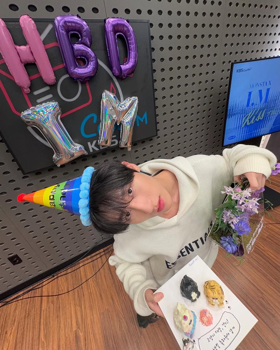 #몬베베이벤트 

균콘 향으로 킬리안의 엔쉐가 많이 얘기 나오더라구요
향을 카피한 타입향수도 많이 구매하시는 것 같고.....
아무래도 디커나 작은 용량도 선뜻 접근하기 쉬운 가격도, 쉽게 시향가능한 것도 아니리라 생각하여 이벤트 열었습니당
RT 추첨 1분께 시착향용 7.5ml 보내드려용