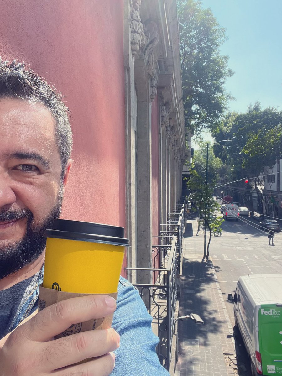Hombre_changoo's tweet photo. Otra con cafecito rico y baratito.
Un trago y un poco de sol, y a seguirle editando.
#andati
#oxxo https://t.co/Rp533n5Lyl