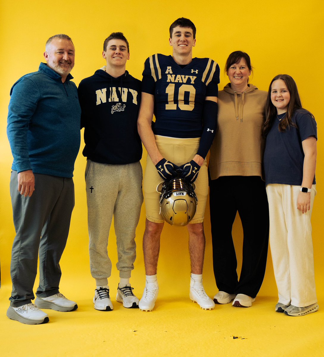 Brayden Robertson (@brayden_rob17) on Twitter photo I am super excited to announce I am committed to the United States Naval Academy!! Thank you to my coaches, teammates, and family for helping me have this opportunity! <a href="/mwforester/">Matthew Forester</a> <a href="/Coach_Tatum58/">Kyle Tatum</a> <a href="/TcatfishTony/">Tony Johnson</a> <a href="/bwoodcoachk/">Bobby Kerley</a>
Go Navy‼️⚓️
<a href="/_CoachNew/">🇺🇸 Brian Newberry ⚓️</a> <a href="/navycoachjw/">Jon Williams</a> <a href="/DannyPayneNavy/">Danny Payne</a> I am super excited to announce I am committed to the United States Naval Academy!! Thank you to my coaches, teammates, and family for helping me have this opportunity! <a href="/mwforester/">Matthew Forester</a> <a href="/Coach_Tatum58/">Kyle Tatum</a> <a href="/TcatfishTony/">Tony Johnson</a> <a href="/bwoodcoachk/">Bobby Kerley</a>
Go Navy‼️⚓️
<a href="/_CoachNew/">🇺🇸 Brian Newberry ⚓️</a> <a href="/navycoachjw/">Jon Williams</a> <a href="/DannyPayneNavy/">Danny Payne</a>