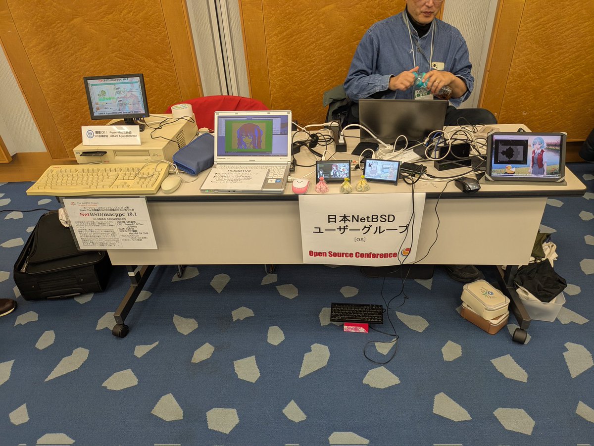 610t's tweet image. #osc25os 安定の #NetBSD ブース。
Mac互換機って、そういえばあったね。