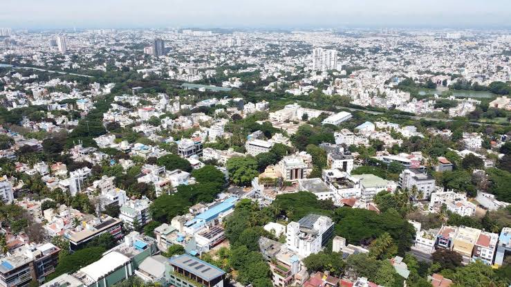 The loss of biodiversity in urban areas threatens the functioning of ecosystems &amp;its benefits to local people,also the peri-urban and rural ecosystems
Well-managed urban areas support rich biodiversity, with many species adapting to the built environment 

bit.ly/3QcH00f