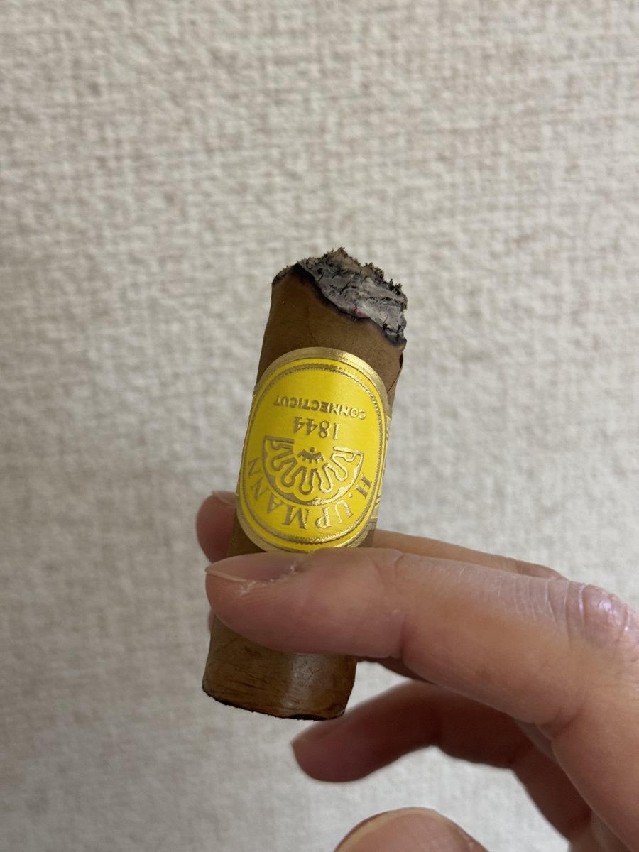 Tennis_Step's tweet photo. H. Upmann Connecticut by Grupo de Maestros Toro
ノンキューバのアップマン。
パチモンアップマン(悪口)
中身はドミニカとニカラグアのハイブリッドみたい。
後味長め。香ばしさの中に、ちょっと梅干しみたいな風味が感じられる。
#葉巻 #Cigar #Upmann #NonCuba https://t.co/gYkTyeyy0S