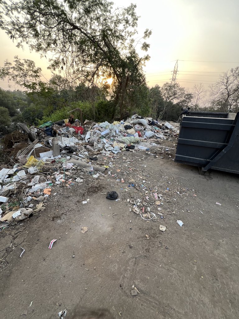 v_1949's tweet photo. # Aslam Sheikh #SwachhBharatMission #Narender Modi https://t.co/JMxRVHv9br