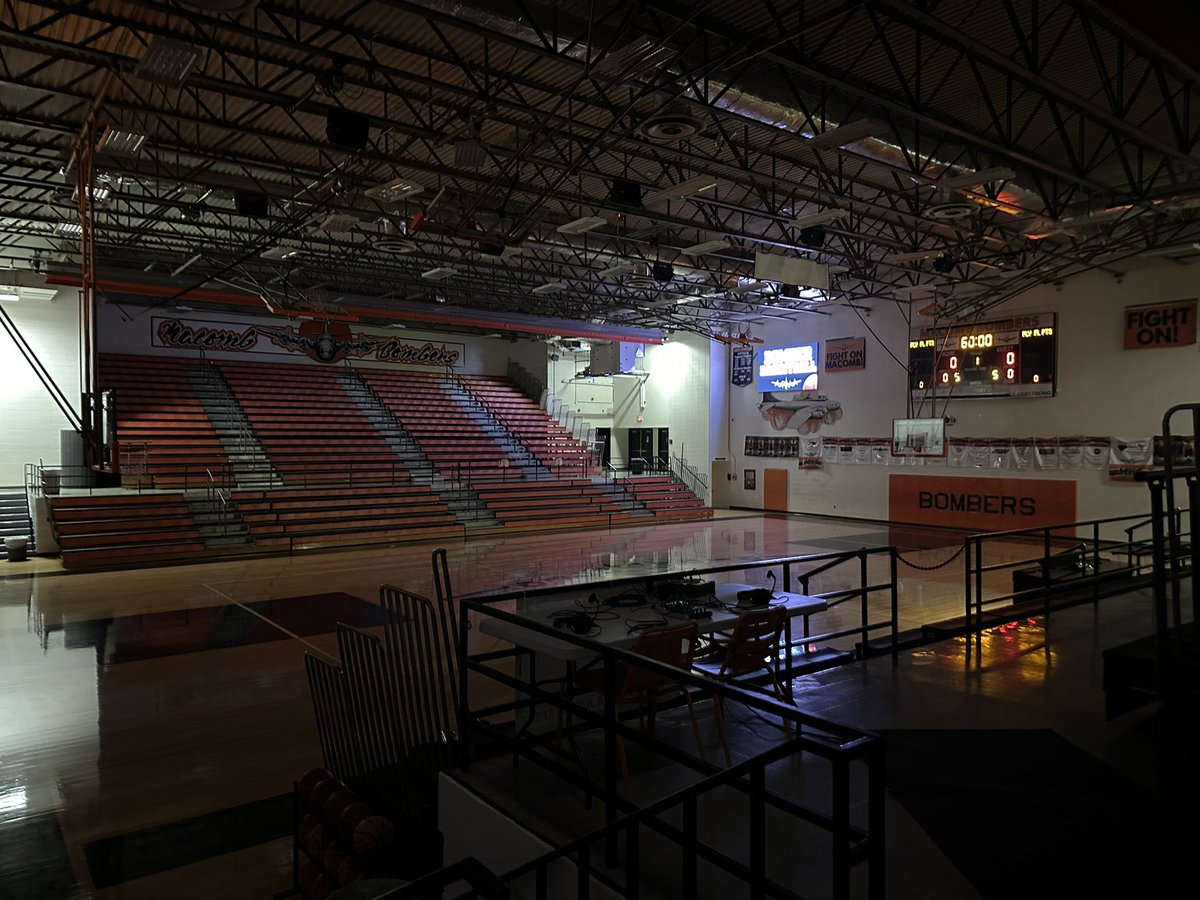 JusticeKeene1's tweet photo. Full day of Bomber Basketball tomorrow 

#WatchBSN | #EmptyGymPics 🏀 https://t.co/DYXxwDX5CJ