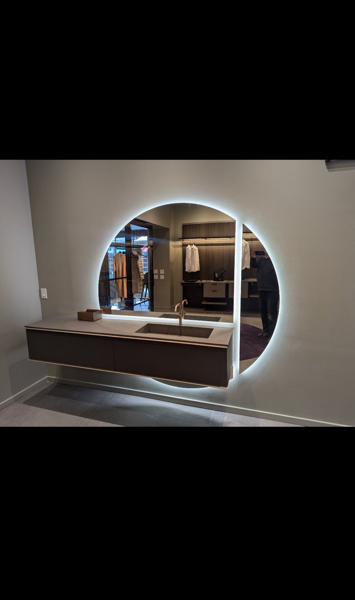 Cabinet show room display in conference rm. Plenty more where that came from.

#carpentry#finishcarpentry#elitecraftsmsnship#gotthemmagichandsbitchboy#mouthbreathersreademandweep