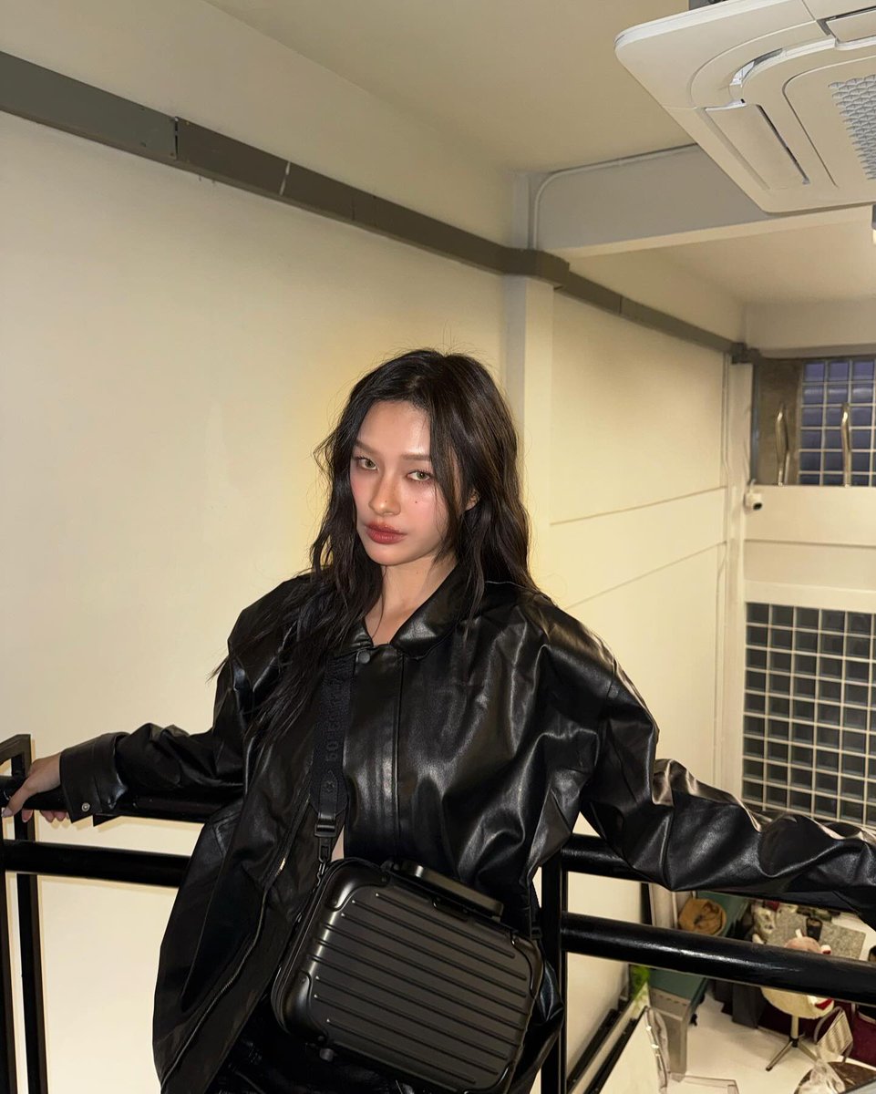 KimJan1101124's tweet image. 天啊❗️天啊❗️大中午的被你爆擊心臟
🫸🫀🫷
IG post @ panly.v

#MilkPansa #miniv