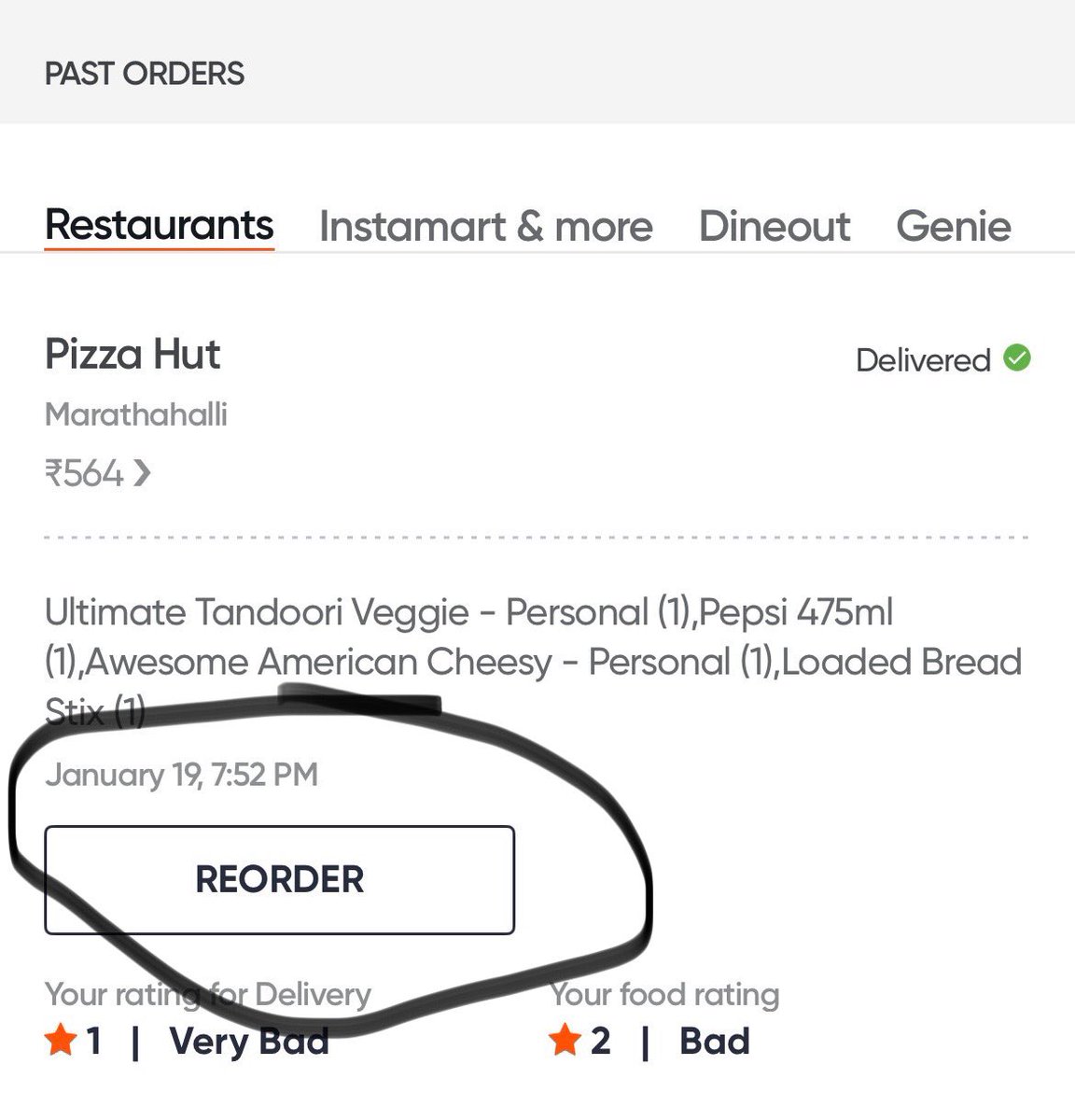 SwatiCreative's tweet photo. @Swiggy It was 1 hr delivery time, ETA given was 30-35 mins so 30 mins more, I don’t know how it’s 15 mins delay calculated from your end . Cheese and veggies were completely dried off , not even 1 % hot . Swiggy shows 50% discount and provide old and rejected food, this is my experience https://t.co/VBoI7stgMA