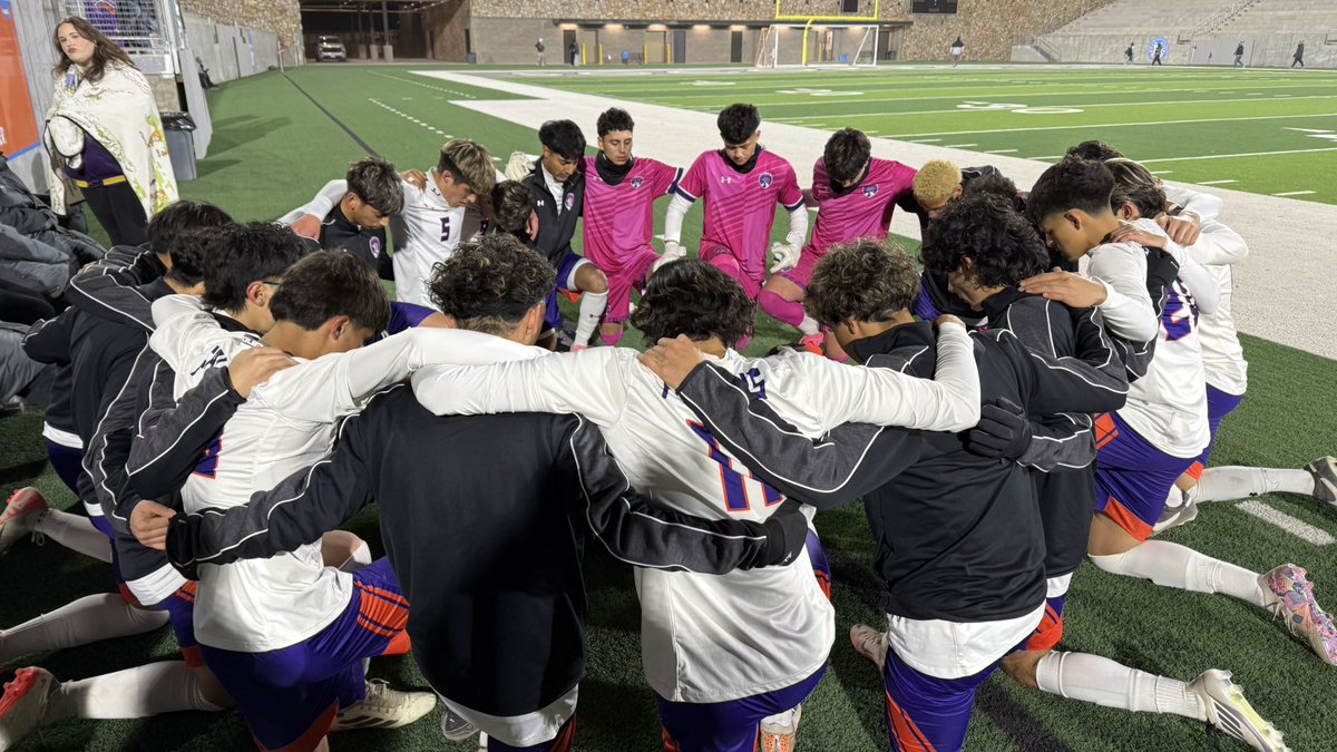 ldurbin's tweet photo. Final Score: Eastlake handles Montwood 2-0 in their district opener. The Falcons controlled the game early with a goal from Manny Tarango followed with a second half PK conversion from Chris Mendez. #FTF #TeamSISD @Fchavezeptimes @LethalSoccer https://t.co/lkvHTLl0YJ