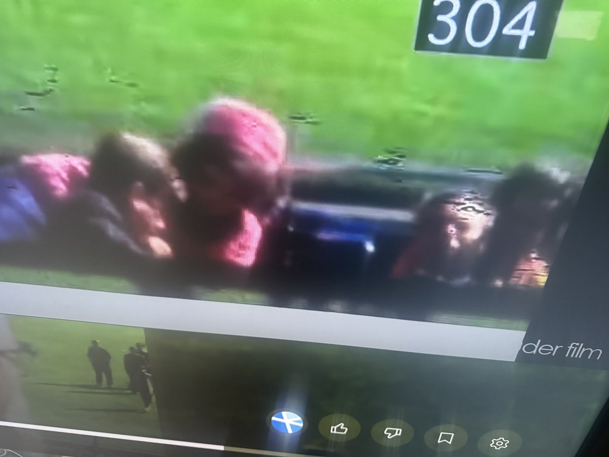 pjenko09's tweet photo. @bertsinatra Why was jfk head down also both driver and passenger was looking away surely they knew lol don’t take rocket science lol xx https://t.co/Iy6tS03cs7