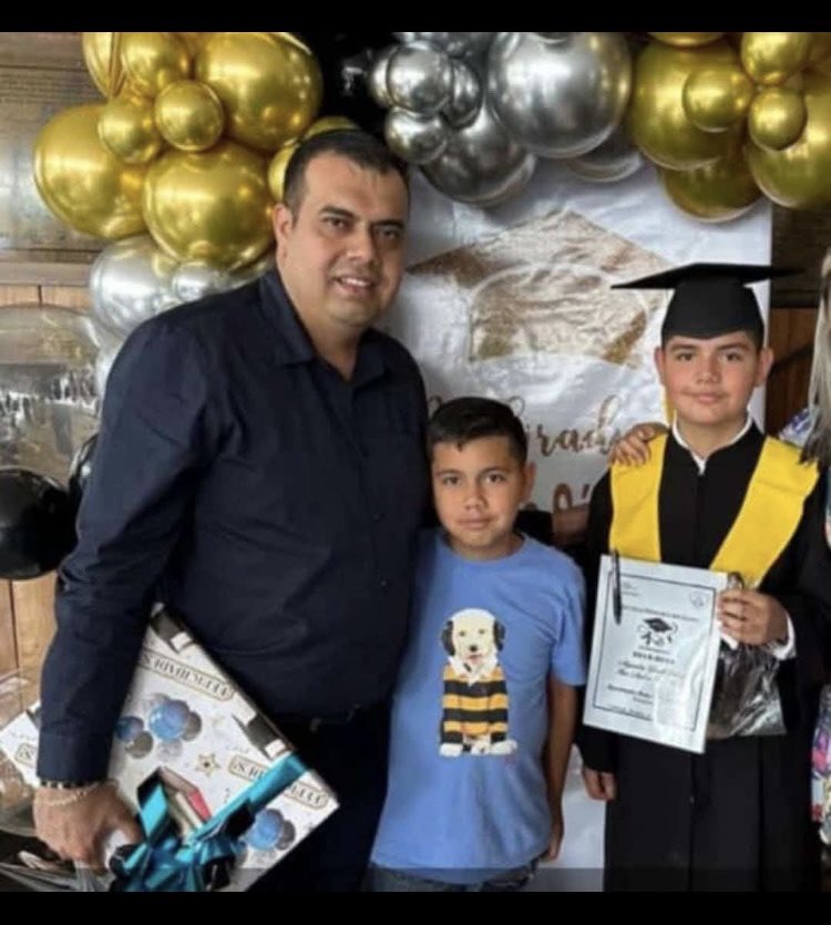 A este padre de familia y a sus hijos los mató el narcoestado corrupto.