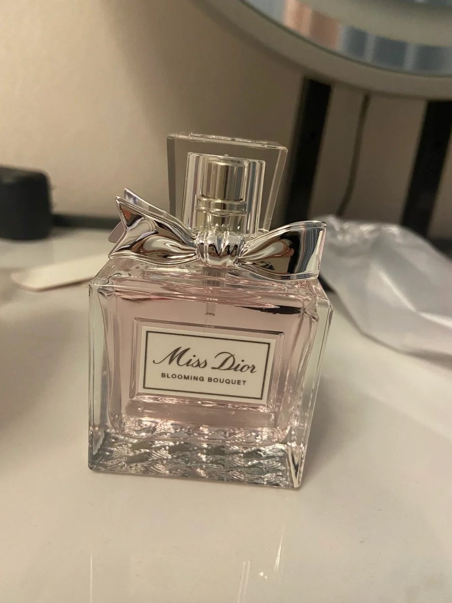 Be thankful for everything that happens in your life; it’s all an experience.😊