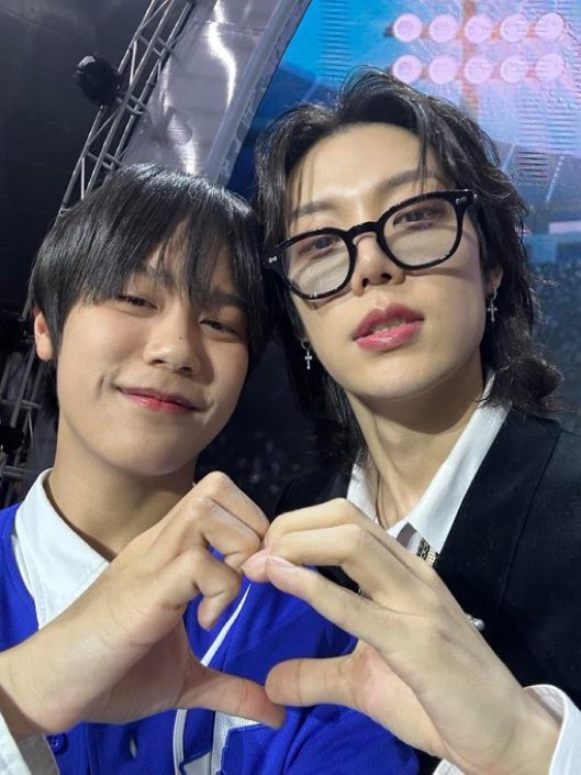 DANDELION_IN17's tweet photo. น่ารักสุดๆๆเลย 2ดรต.กับเด็กฝึกของเค้าาาา😊
#TEAMBEAM
#UniverseLeaguexYUGYEOM
#UniverseLeague #EL_CAPITXN
@yugyeom #유겸 #YUGYEOM https://t.co/qwTeux3LLp