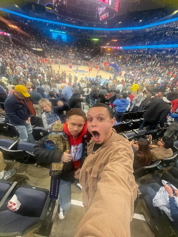 AlexMHannah's tweet photo. Another boys' night out game with Ryan.🎵❤️💙〽️🏀🐻 #boysnightout #gogrizz #gosounds https://t.co/7azqMQZaZl