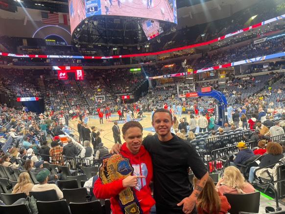 AlexMHannah's tweet photo. Another boys' night out game with Ryan.🎵❤️💙〽️🏀🐻 #boysnightout #gogrizz #gosounds https://t.co/7azqMQZaZl