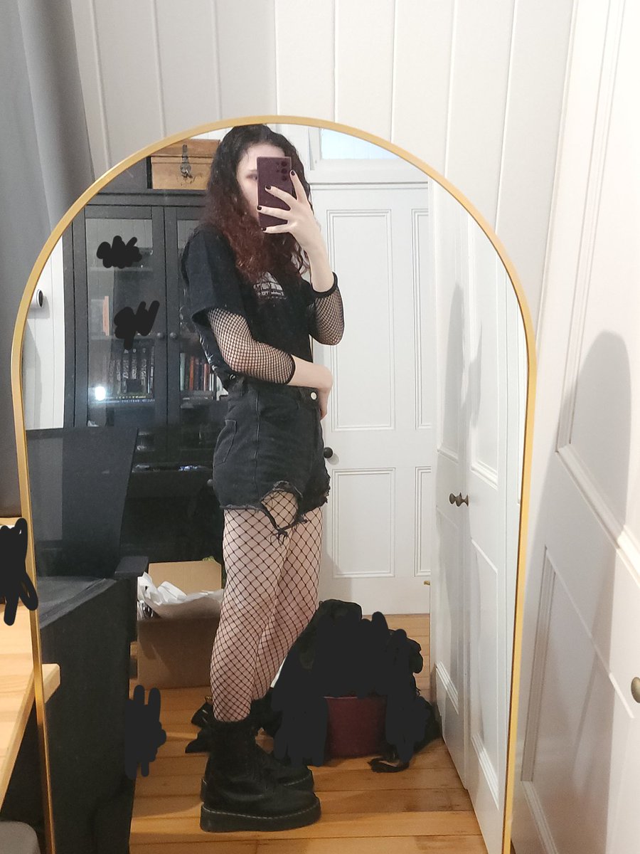 Chloe 🏳️‍🌈 tweet media