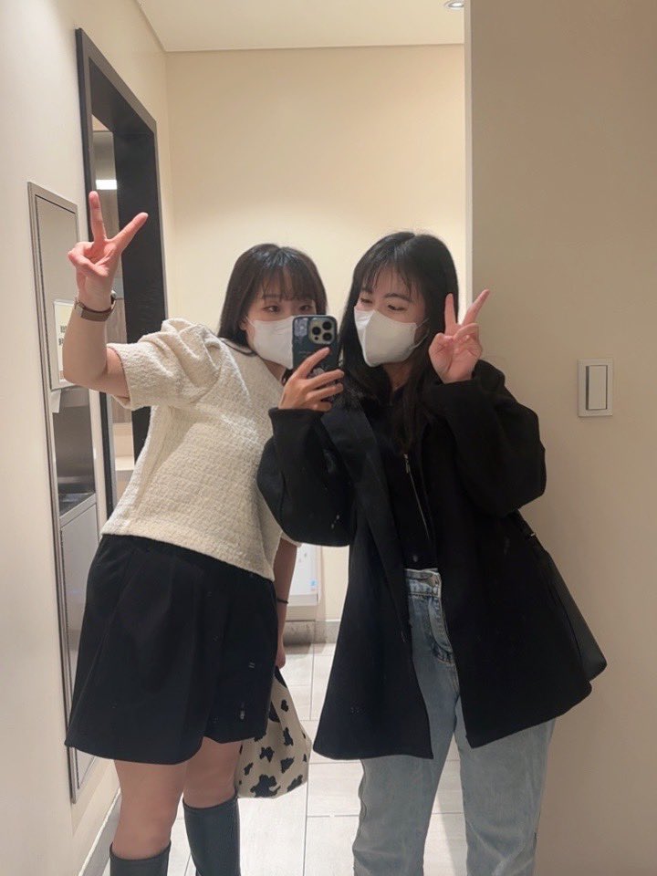 狗狗自己買了一雙鞋鞋

也給閨蜜買了一雙鞋鞋

新年禮物🎁

閨蜜出門沒有付過錢🤣

之前來連錢包都沒帶😤

狗狗是金主😆

謝謝一大早載狗狗去接閨蜜☺️ https://t.co/YsHhHYwxUM