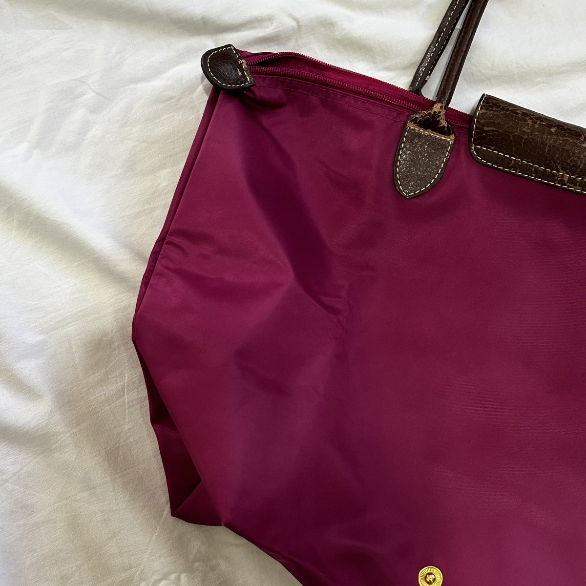 mochieuww's tweet photo. hot pink totebag | 20.000
kondisi risleting rusak, pas itu beli di hk dijual karena sudah tidak dipakai https://t.co/THB6GUaV5F