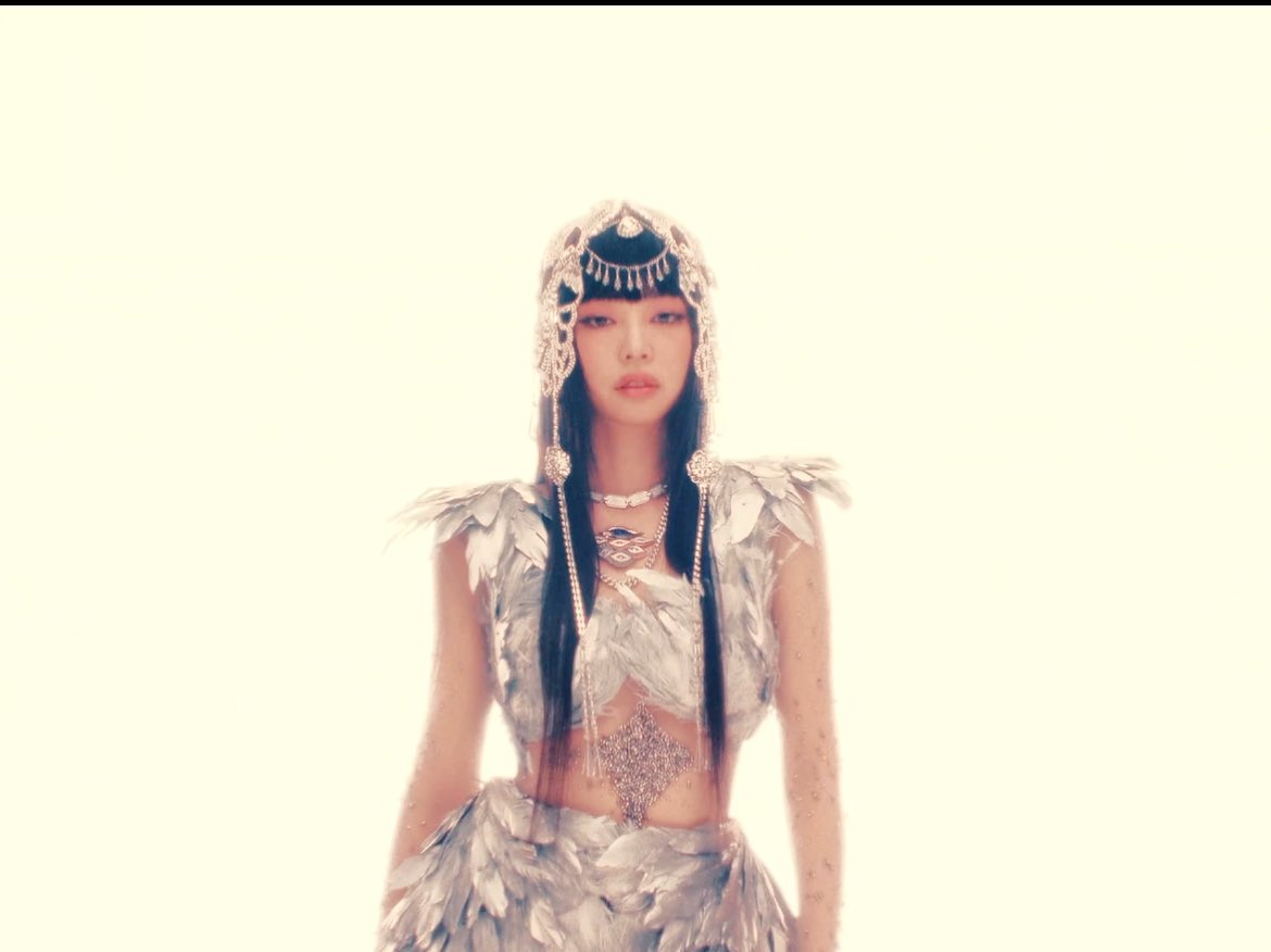 blckpinkpic's tweet photo. MISS JENNIE FUCKING KIM https://t.co/coGK1Hi80f