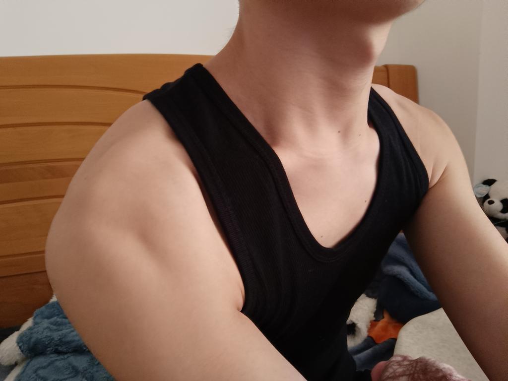 ckyyet's tweet photo. 直男 https://t.co/AeMKD4DxmW