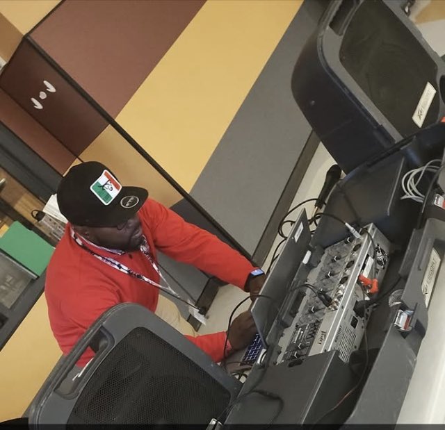 We had a great time tonight at our Middle School social tonight at the Levelland Middle School, they had no idea I can DJ or that I was on the radio Professionally 😂😂😂 they was short handed and I told them I would do it and we had a blast 😂💯