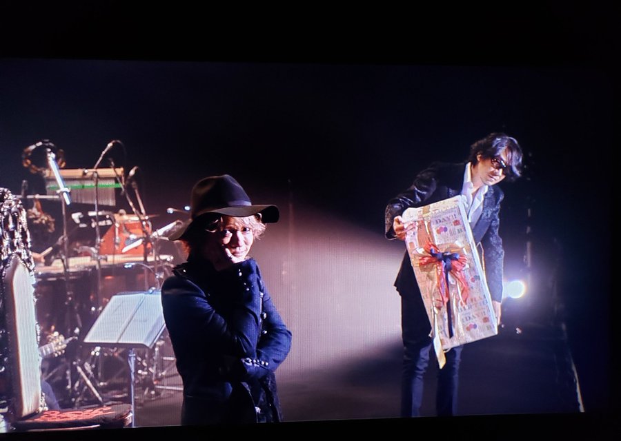 🦁「HYDEのためならね、上手いこと行くのよ」 ハイバが近づくとほぼ