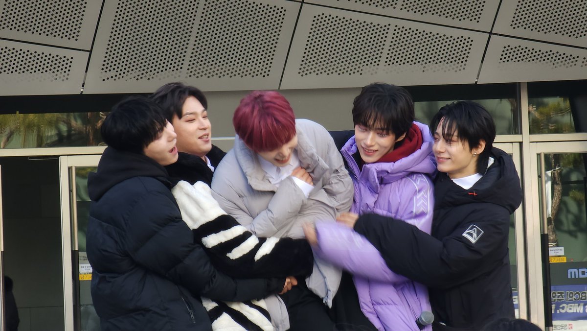 그래요 원어스 입덕했어요 tweet media