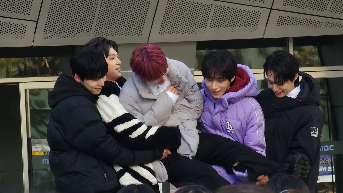 그래요 원어스 입덕했어요 tweet media