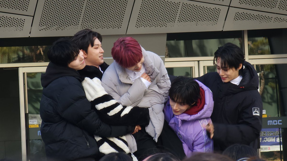 그래요 원어스 입덕했어요 tweet media