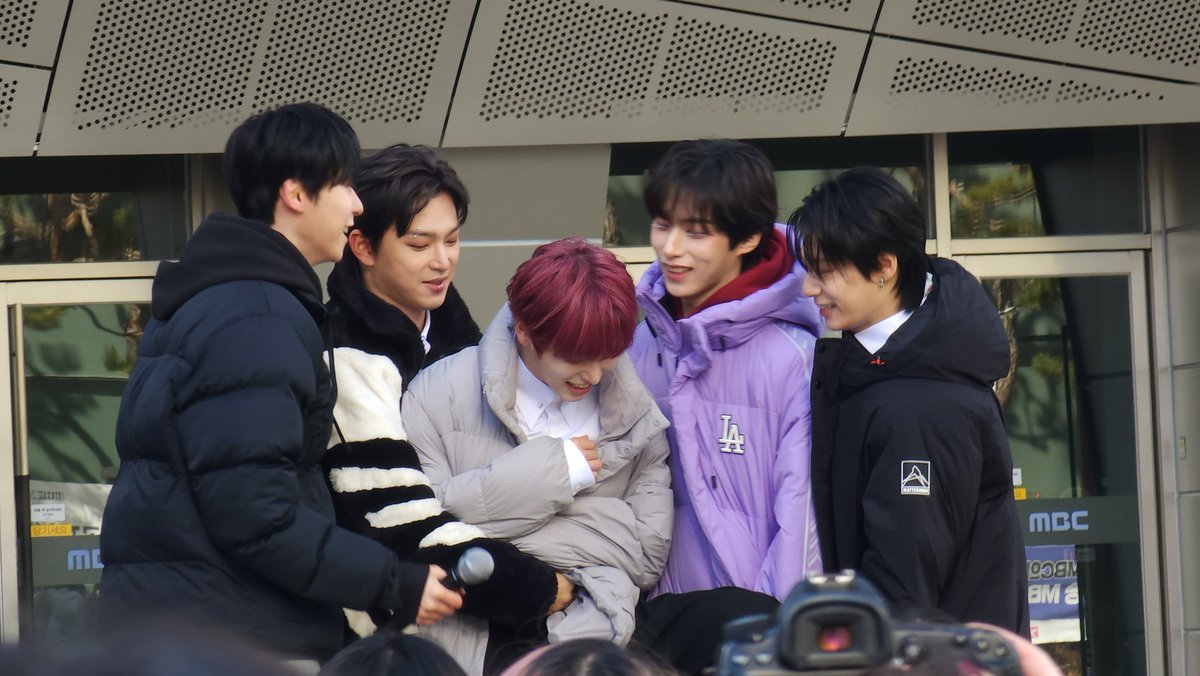 그래요 원어스 입덕했어요 tweet media