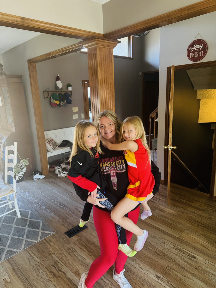 GGinKC's tweet image. The three of us are ready for a #ChiefsKingdom #threepeat