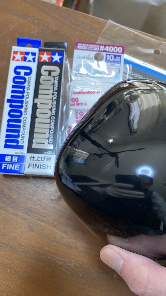 watabemanabu's tweet photo. FFF方式で3Dプリントしたものをどこまでツルツルにできるかに挑んだ作品です🔥
ヤスリがけしてサーフェイサー、ラッカー系のトップコートとコンパウンド。

あえてウレタンコーティングせずに、サーフェイサーとトップコートの塗膜の厚みで積層痕をなんとかしてみようという実験でした。 https://t.co/iZzFVLkjWo