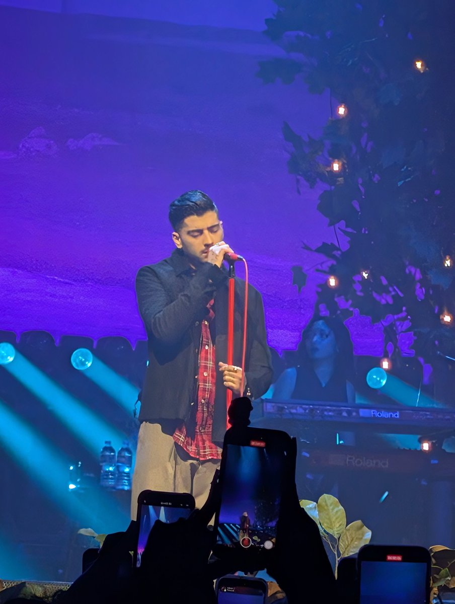 unfxccwitable's tweet photo. that was surreal #ZaynSTTSTour https://t.co/VV6z9PHRE5