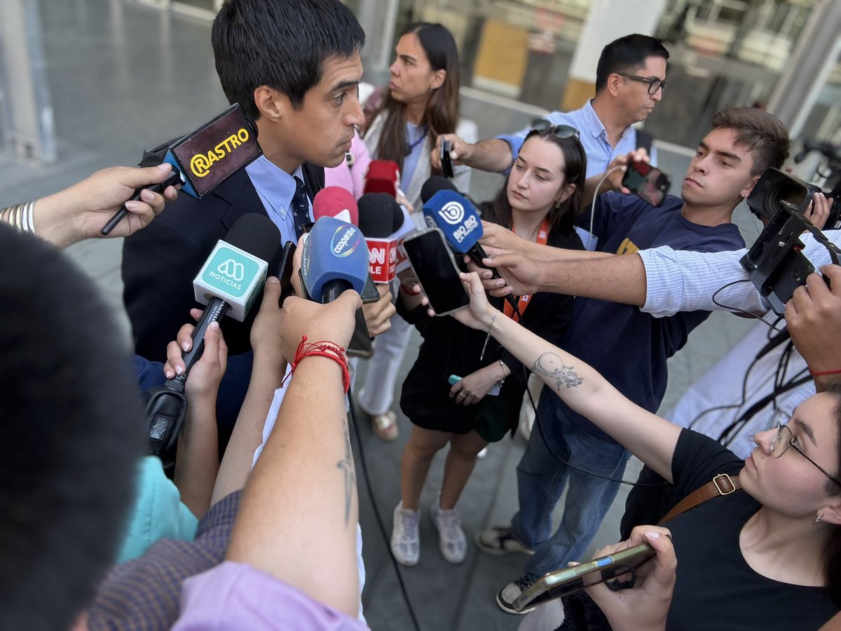 Rastrocom's tweet image. En el 4º Juzgado de Garantía de Santiago continúa la formalización y reformalización de imputados por soborno, lavado de activos, estafa, infracción al Código Tributario, administración desleal y uso malicioso de instrumento privado mercantil falso,