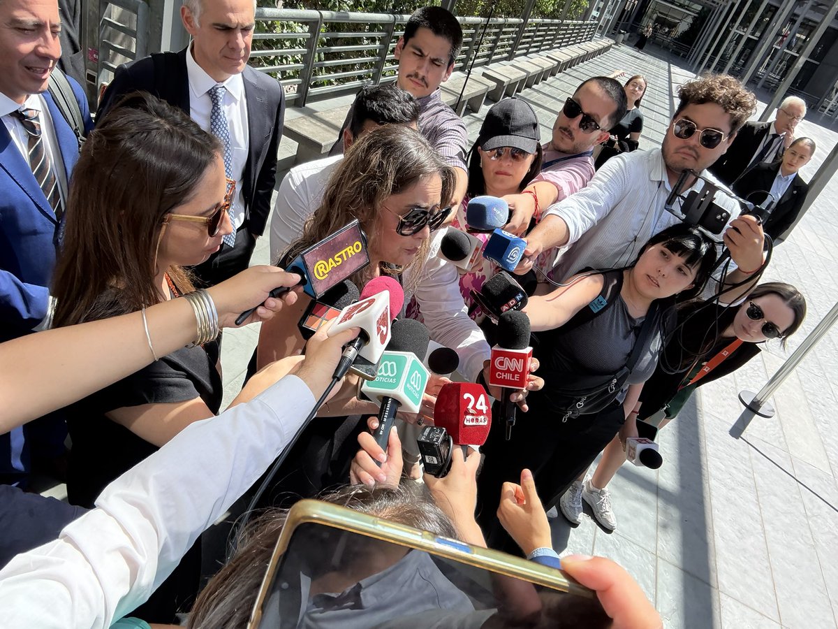 Rastrocom's tweet image. En el 4º Juzgado de Garantía de Santiago continúa la formalización y reformalización de imputados por soborno, lavado de activos, estafa, infracción al Código Tributario, administración desleal y uso malicioso de instrumento privado mercantil falso,