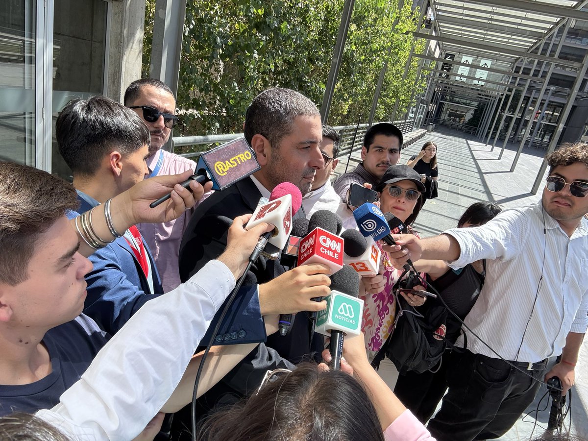 Rastrocom's tweet image. En el 4º Juzgado de Garantía de Santiago continúa la formalización y reformalización de imputados por soborno, lavado de activos, estafa, infracción al Código Tributario, administración desleal y uso malicioso de instrumento privado mercantil falso,