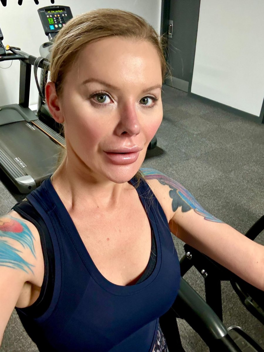 Mistressph_122's tweet photo. Being on a demanding and lengthy tour has been absolutely no excuse to break from training. Here’s my little sweaty pink face this morning at 8am in  training for the THIRD time this week after workouts in Glasgow and Carlisle too 💪🏻💪🏻💪🏻 https://t.co/XKM6fGksVx