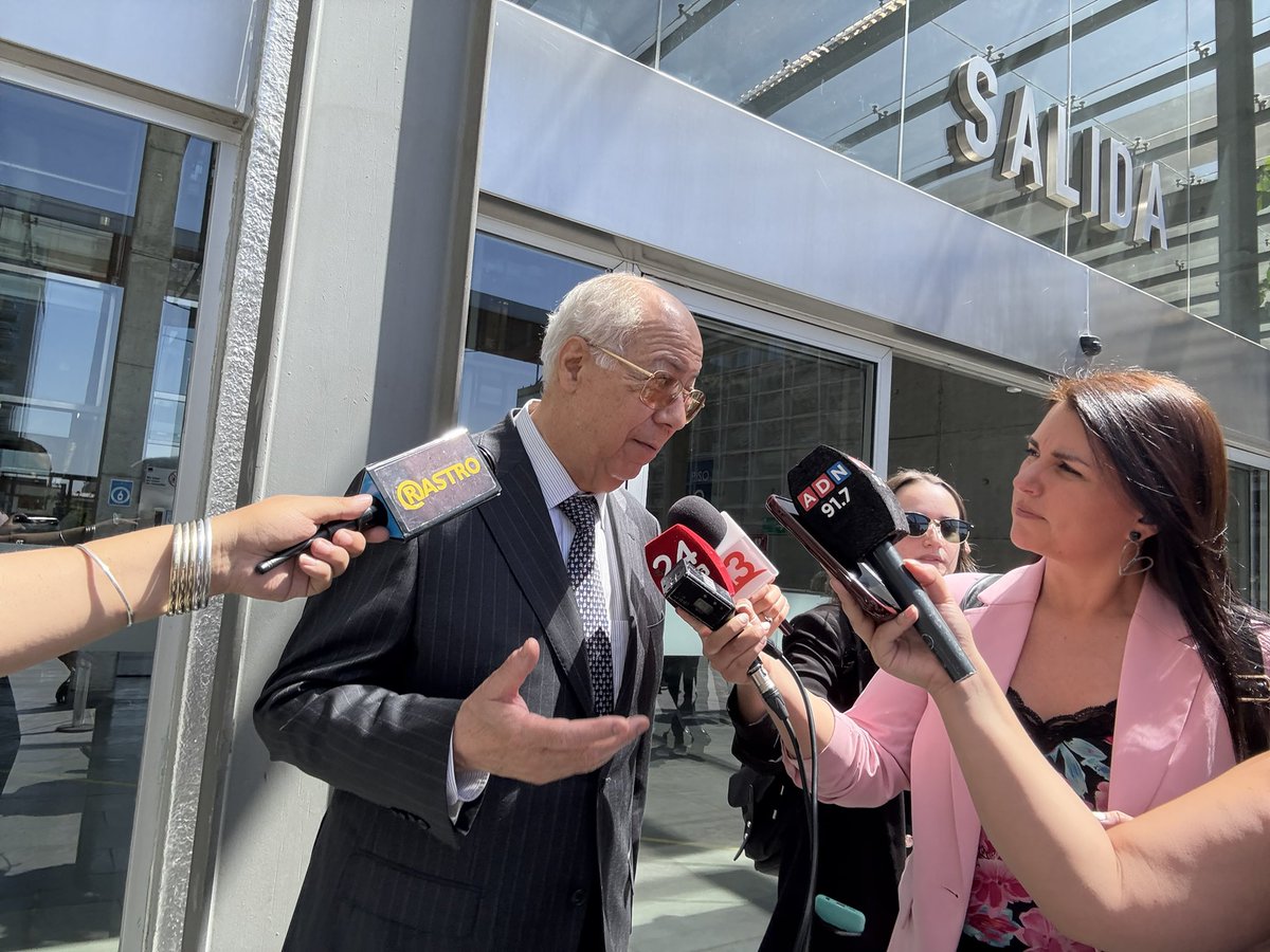 Rastrocom's tweet image. El SII acusa que la sociedad Asesorías y Negocios Commercia -propiedad del marido de Leonarda Villalobos, pero donde ella ejercía como administradora- habría contabilizado como gastos 254 facturas falsas y 25 notas de crédito falsas en su declaración tributaria de 2023.