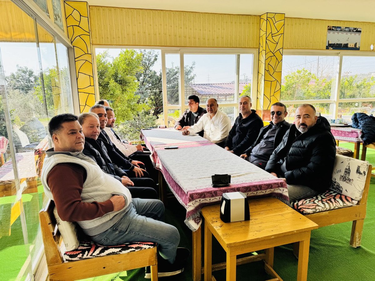 maliposprizma's tweet photo. İlçe Yöneticilerimiz ile birlikte kıymetli hemşehrilerimizle bir araya gelerek istişare ve değerlendirmelerde bulunduk.

Kendilerine misafirperverlikleri ve hoş sohbetleri için teşekkür ederiz.

#RecepTayyipErdogan #ErkanKandemir #NureddinNebati #OrhanYegin
#MustafaSever https://t.co/y7s7OfnpmT