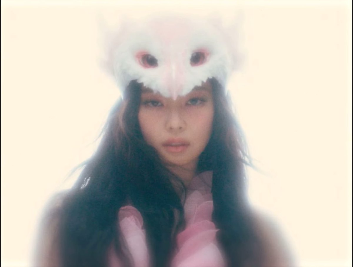 blackpinkbabo's tweet photo. I LOVE THIS JENNIE https://t.co/GVqCKi7o1t