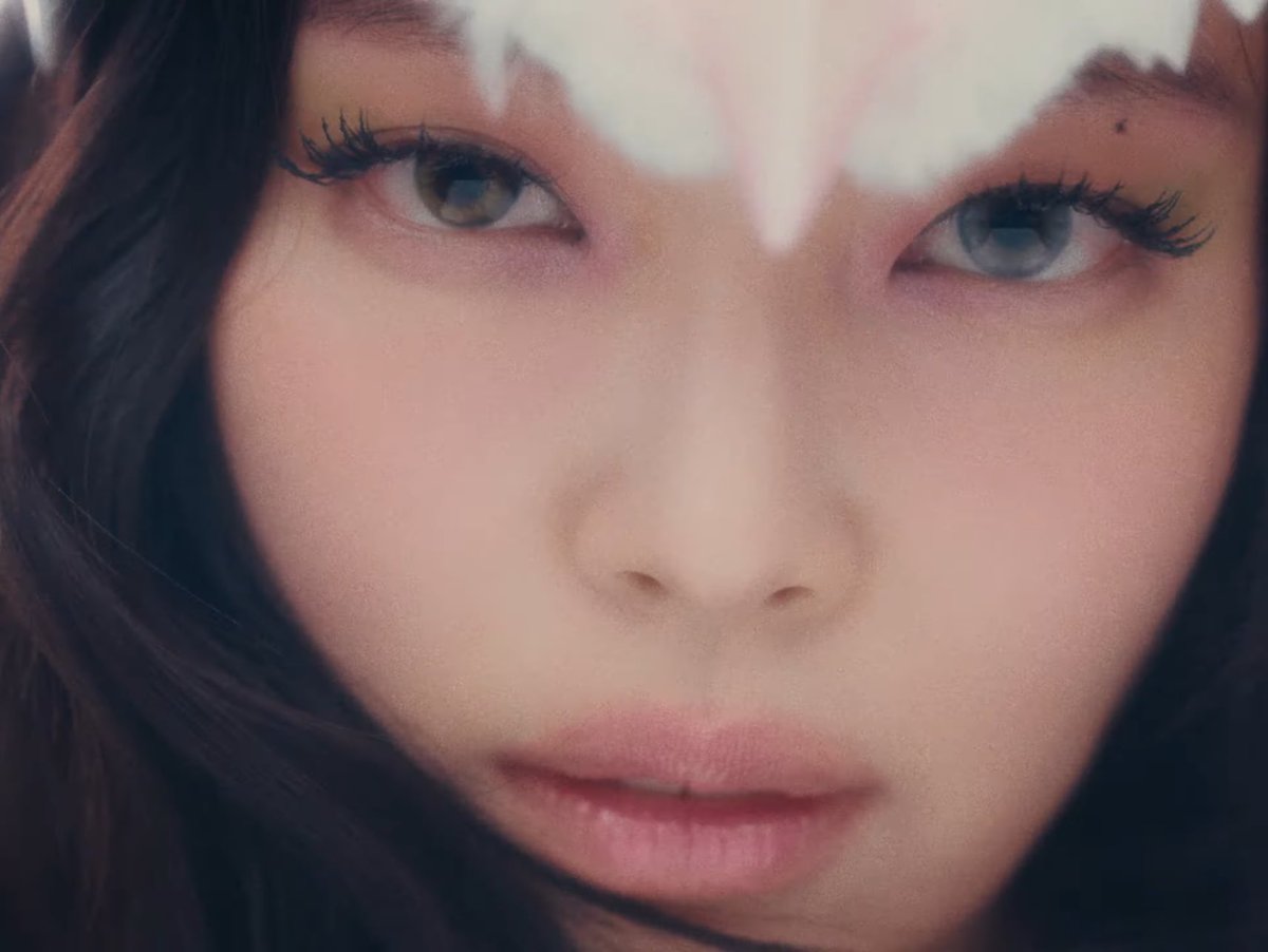 blackpinkbabo's tweet photo. I LOVE THIS JENNIE https://t.co/GVqCKi7o1t