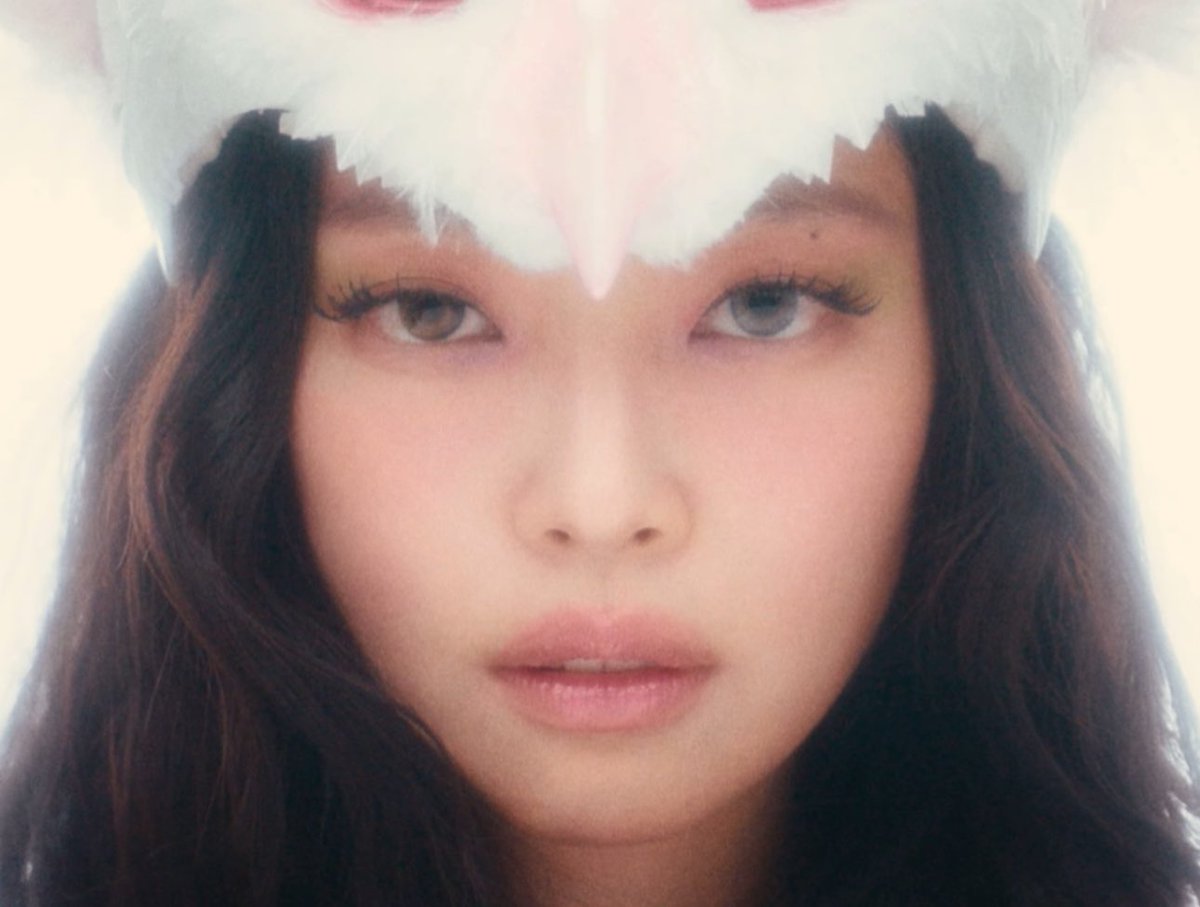 blackpinkbabo's tweet photo. I LOVE THIS JENNIE https://t.co/GVqCKi7o1t