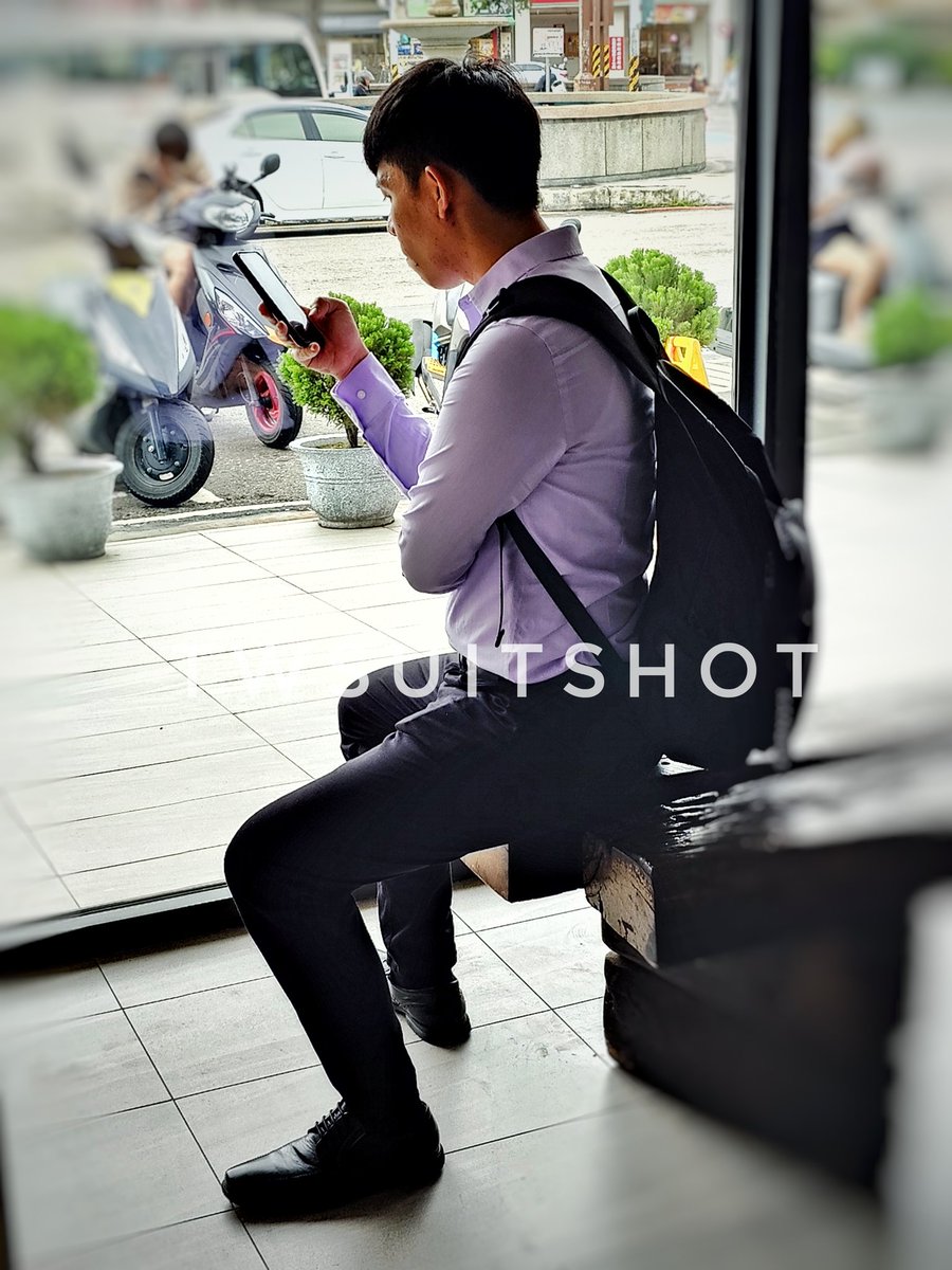 台男愛穿吊嘎/背心在襯衫裡頭

#襯衫 #背心 #吊嘎