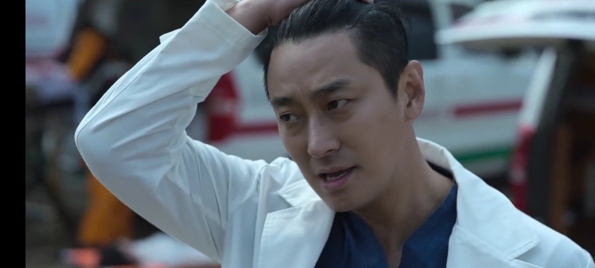 tiramisuuwwuu's tweet photo. i watch the trauma code heroes on call for the plot.

the plot: https://t.co/K9NhoCq8Lw