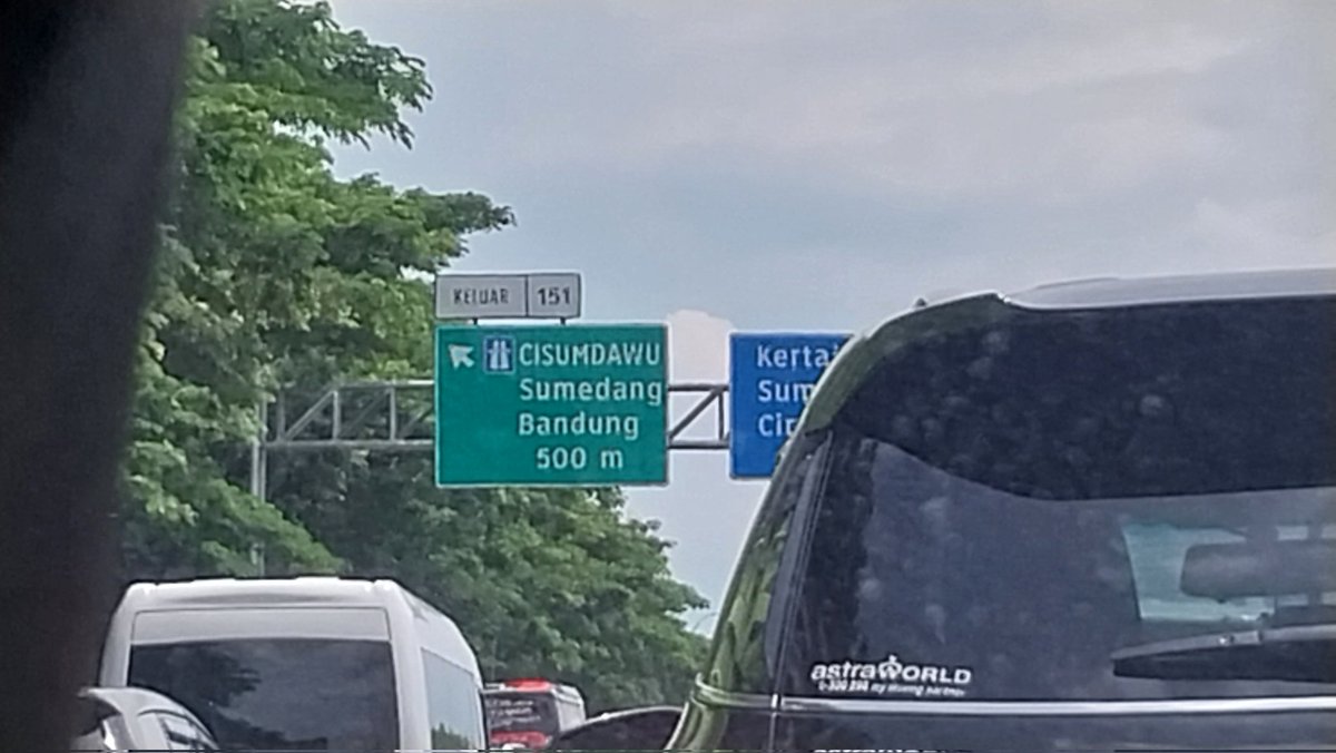 koen2907's tweet photo. @RadioElshinta @ASTRATolCipali tol cipali KM151  arah Cirebon berhenti #tolcipali https://t.co/Ydofqzl4cJ